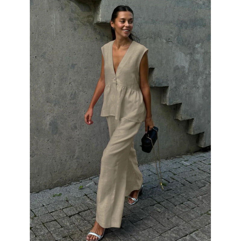 Casual linen set for women with deep V-neck and wide-leg pants Chic and Style