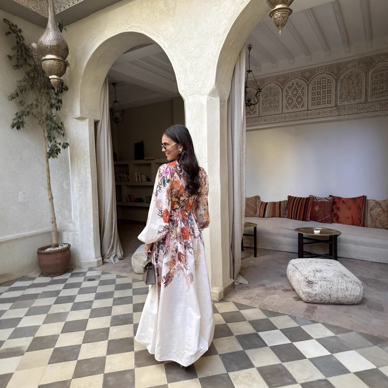 Robe maxi femme avec motifs floraux et éléments de fronces raffinés Chic und Stil