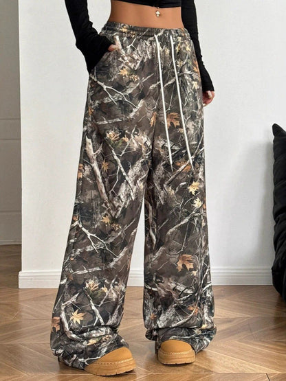 Chic and stylish camouflage design cargo pants for women