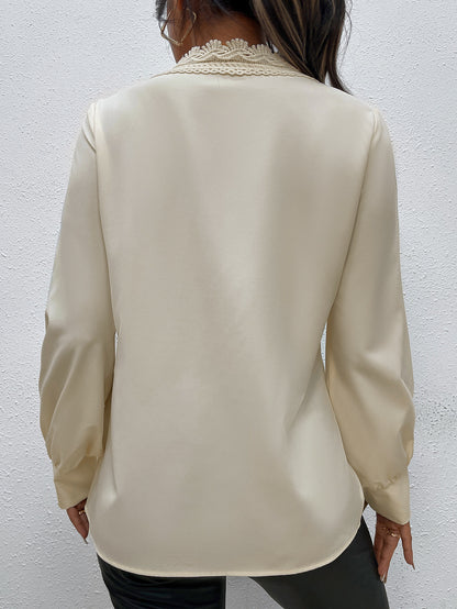 Dames Élégante blouse avec dentelle et détails de boutons Chic und Stil