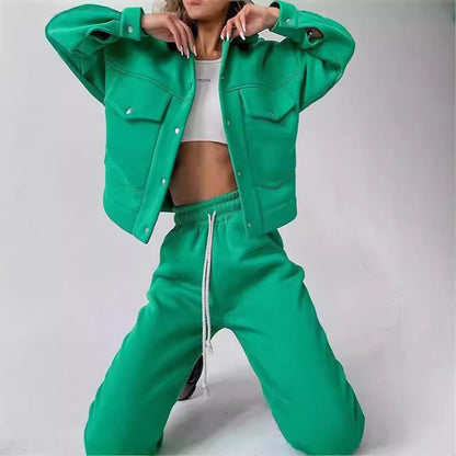 Casual set for women in sweatshirt and jogger pants Chic und Stil