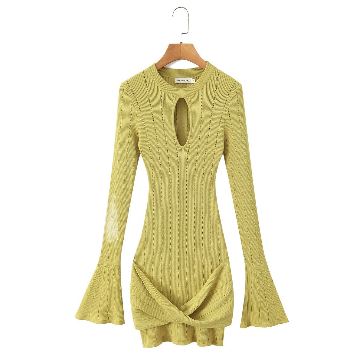 Robe en tricot ajustée pour dames avec un décolleté original et un volant Chic und Stil