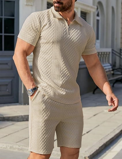 Chemise polo courte pour hommes à la mode avec design en structure imprégné et shorts assortis Chic und Stil