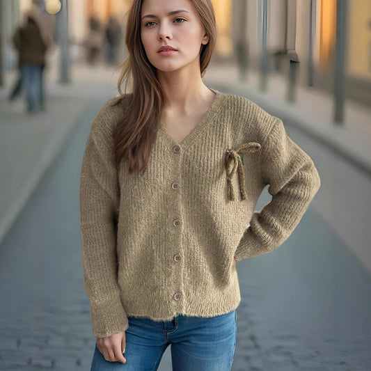 Dame Cardigan avec un motif de structure fin et des détails de bouton décoratifs Chic und Stil