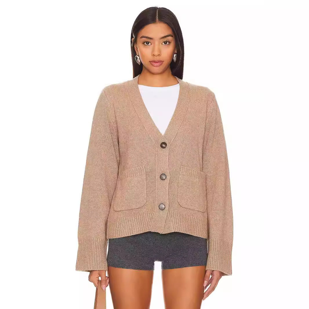 Dames cardigan stylé avec décolleté en V et poches pratiques Chic und Stil