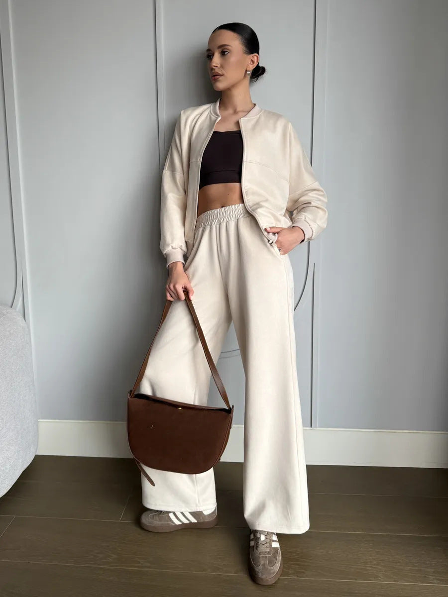 Dames costume de sport urbain avec veste cropped et pantalon large confortable Chic und Stil