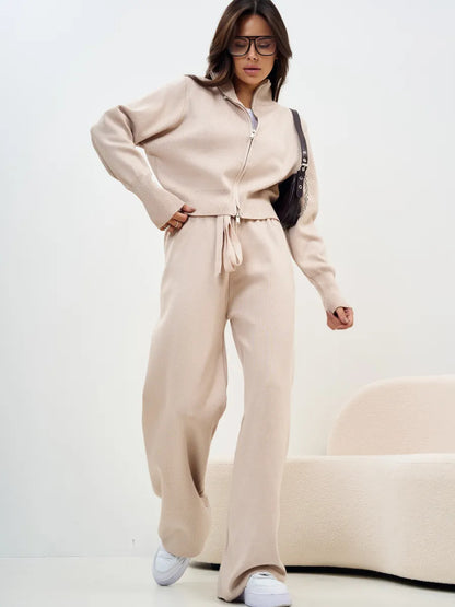 Women comfortable two-piece set with cropped sweatshirt and wide pants Chic and Style