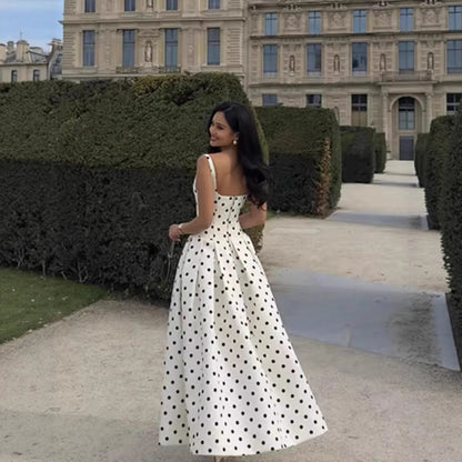 Robe de cocktail à pois pour femmes avec jupe raffinée Chic und Stil