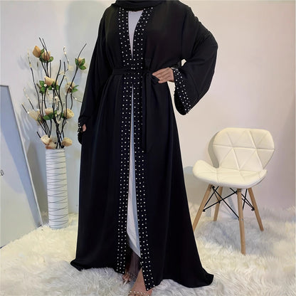 Dames élégante Abaya avec des détails en strass élaborés et une ceinture à la taille Chic und Stil