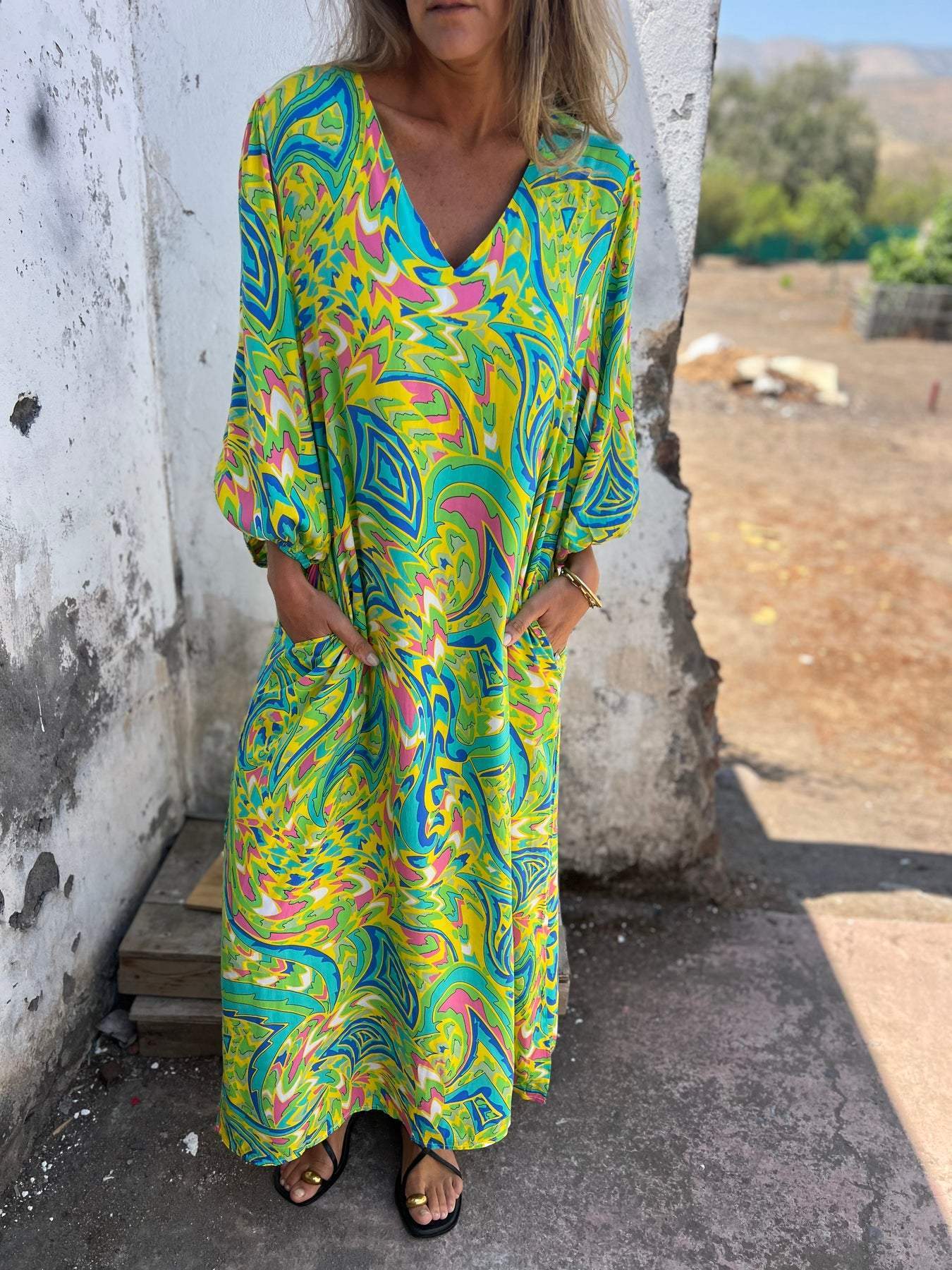 Robe maxi femme avec décolleté en V profond et manches ballon décontractées Chic und Stil