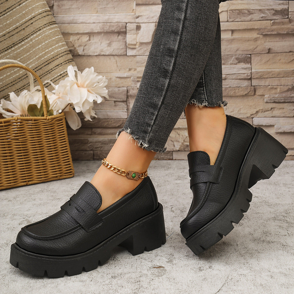 Chaussons à plateforme pour femmes avec semelle profilée antidérapante et design à la mode Chic und Stil