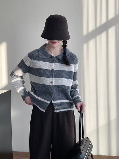 Dames Cardigan en tricot à la mode avec des rayures élégantes et des boutons en bois Chic und Stil