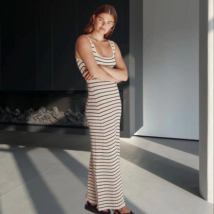Robe en tricot longue pour femmes avec un motif rayé tendance et un décolleté plongeant Chic und Stil