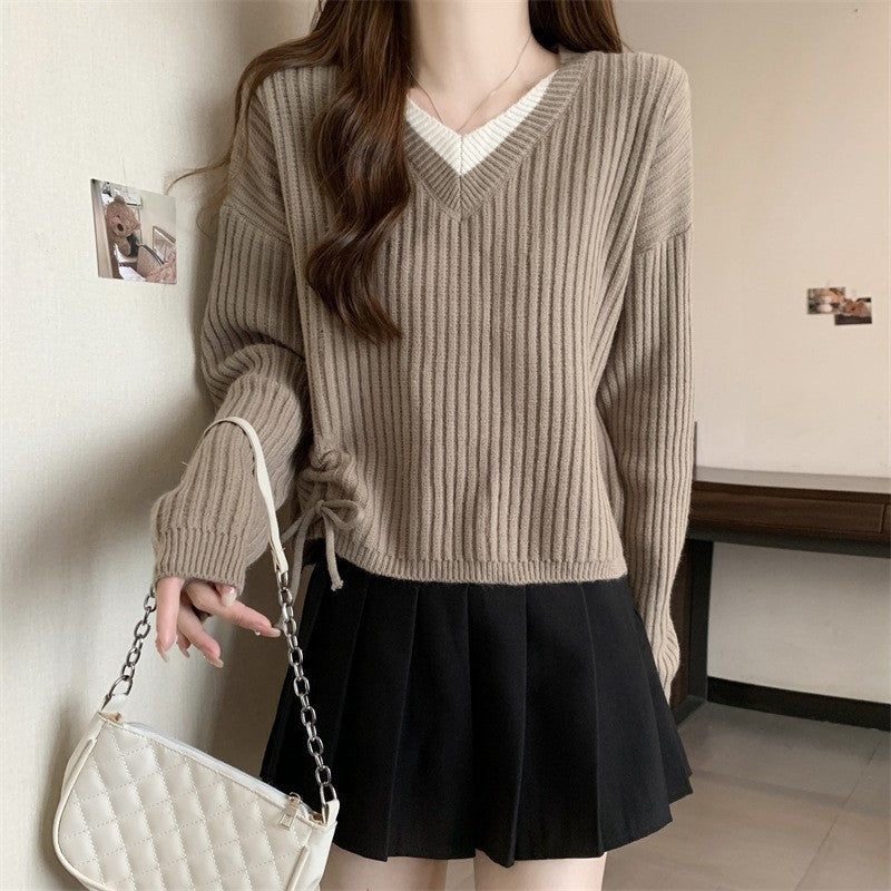 Knitted pullover for women with comfortable V-neck, fine rib texture, and relaxed fit Chic and Style