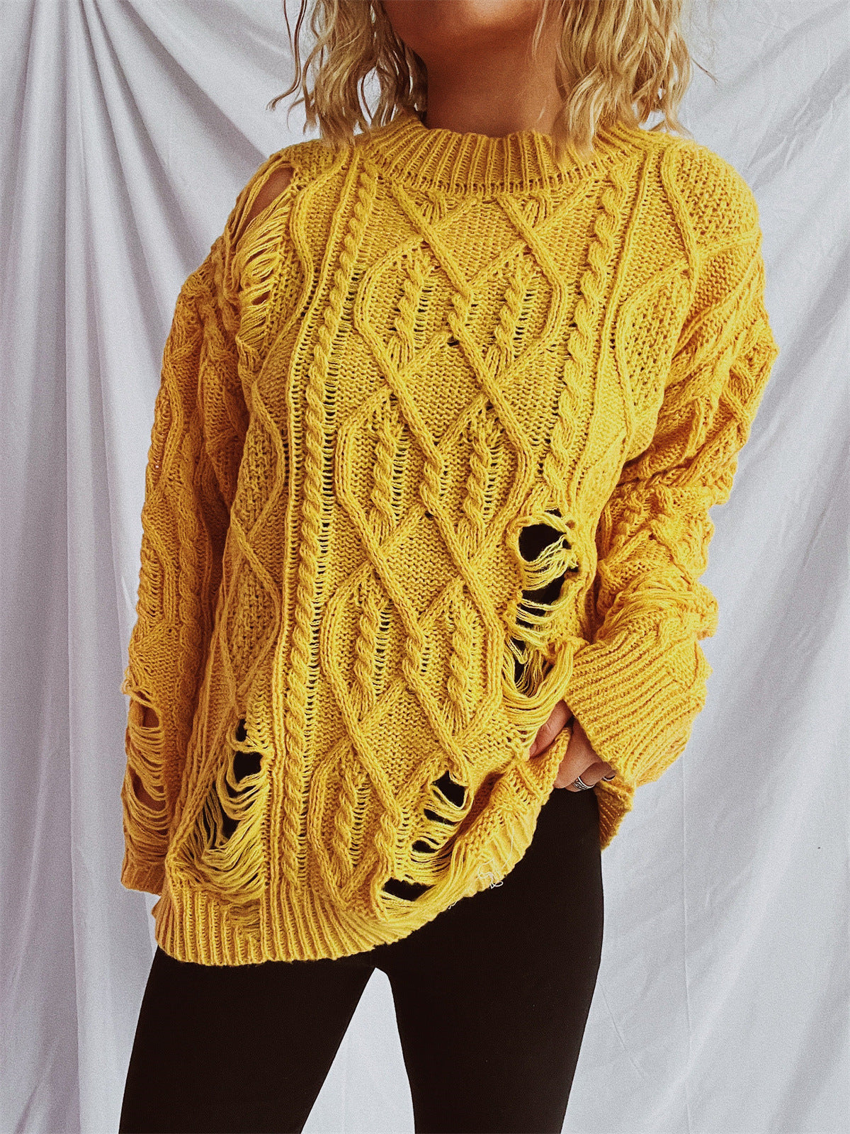 Pull en grosse maille pour femmes avec un motif de torsade unique et des détails effilochés Chic und Stil