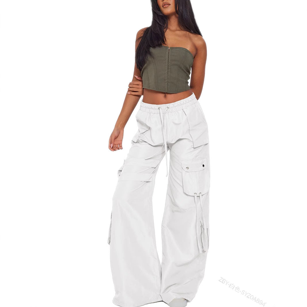 Wide cargo pants for women with elastic waistband and practical pockets Chic and Style