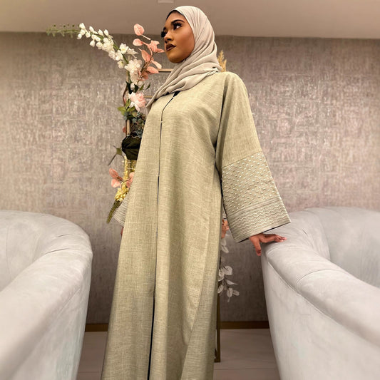 Robe maxi élégante pour femmes avec des manches trompette à la mode et des détails fins Chic und Stil