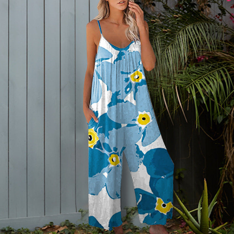 Women's summer jumpsuit with floral design and practical pockets. Chic and stylish.
