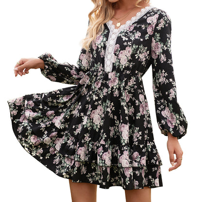 Robe mini femme avec imprimés floraux et détails de volants élégants Chic und Stil