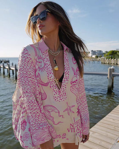 Chemisier de plage décontracté pour femmes avec un imprimé maritime artistique et un élégant décolleté en V Chic und Stil