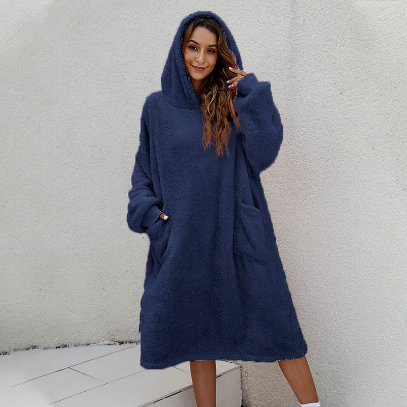 Robe hoodie en fleece confortable pour femmes avec poches pratiques et grande capuche Chic und Stil