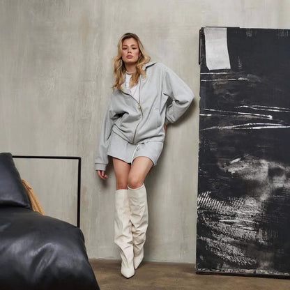 Ladies fashionable sweat outfit with comfortable jacket and shorts Chic & Stil