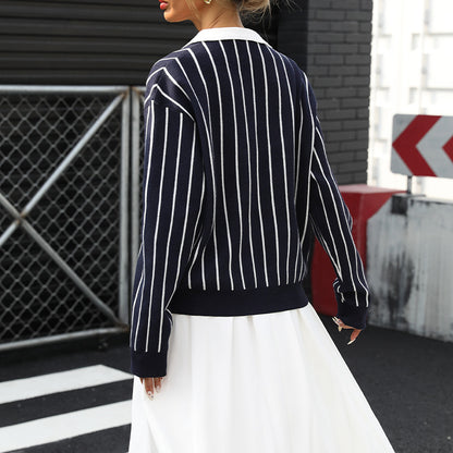 Pull en tricot pour dames avec col élégant et motif rayé Chic und Stil