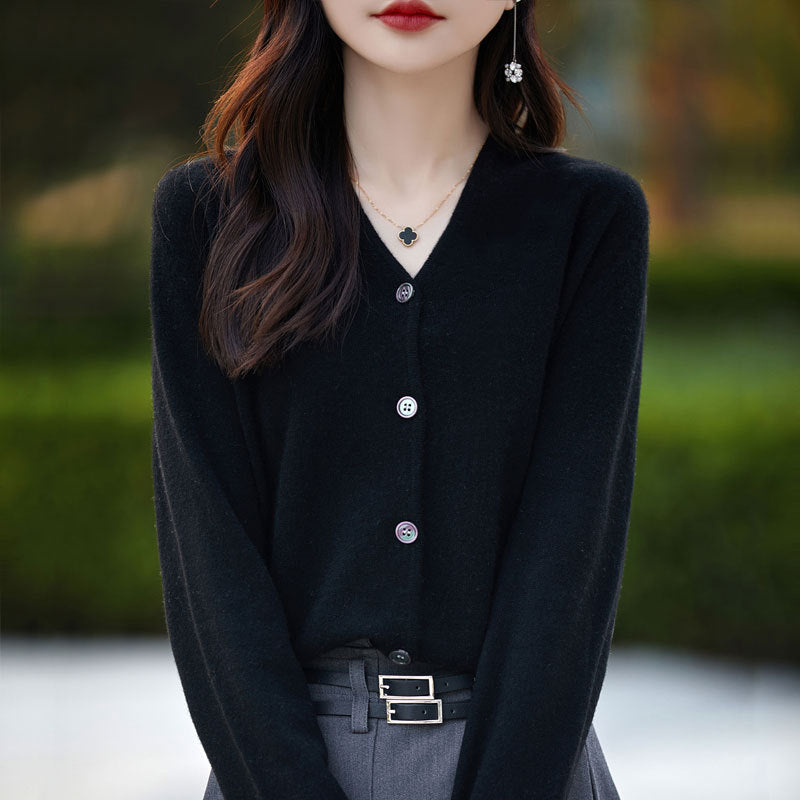 Cardigan en cachemire pour femmes avec des détails de boutons élégants et décolleté en V Chic und Stil