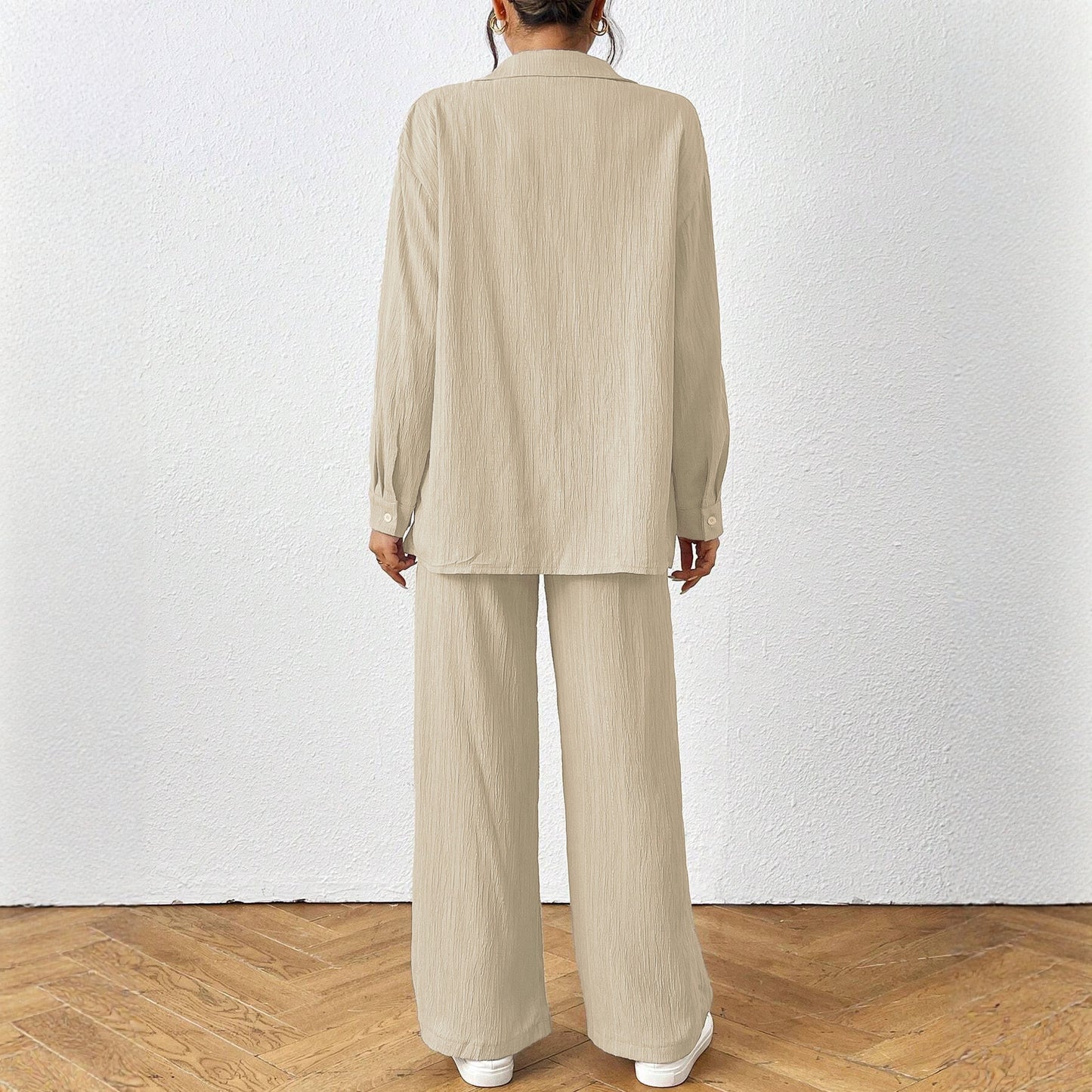 Casual women's set with fitted top and loose pants Chic and Style