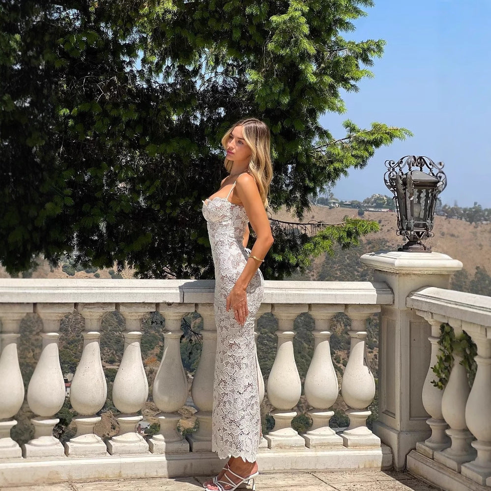 Robe en dentelle pour femmes avec de délicates bretelles spaghetti et un design floral Chic und Stil