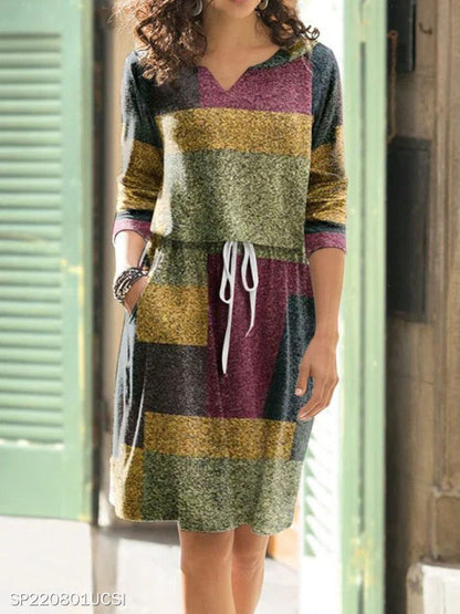Robe chemise pour femmes avec motif floral et ceinture pratique à la taille Chic und Stil