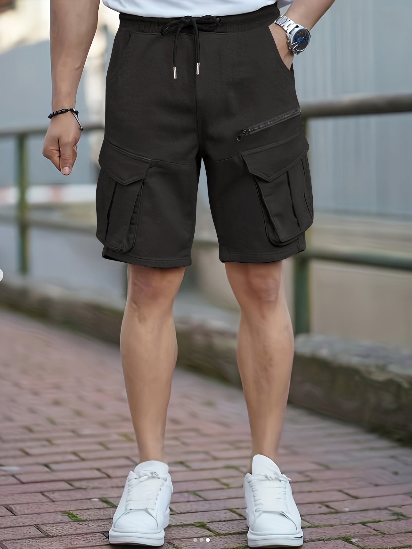 Shorts utilitaires style cargo pour hommes avec design à poches multiples Chic und Stil