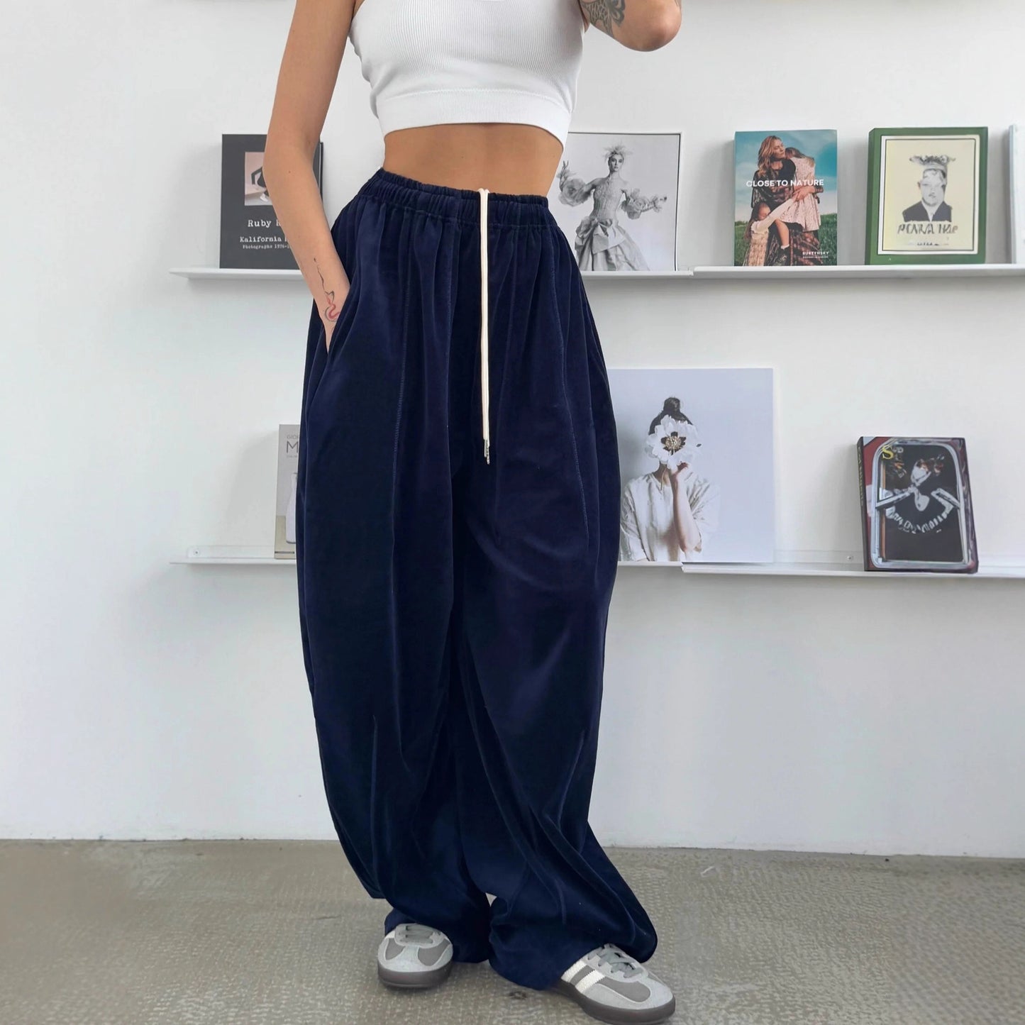 Wide velvet pants for women with elastic waist and practical side pockets Chic and Style