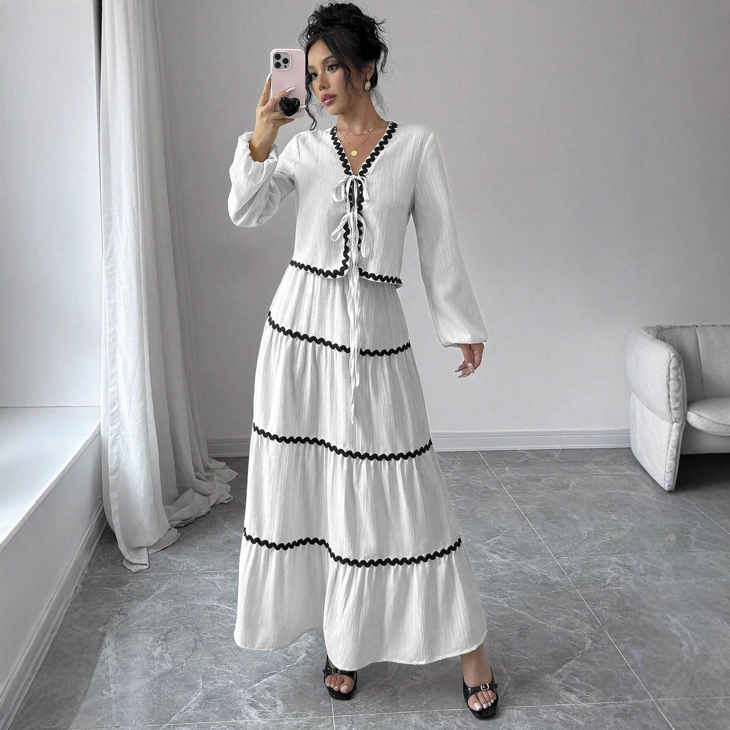 Robe maxi pour femmes avec décolleté à lacets ludique et jupe à volants élégante Chic und Stil