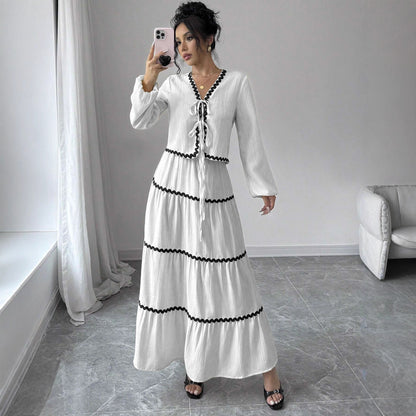 Robe maxi pour femmes avec décolleté à lacets ludique et jupe à volants élégante Chic und Stil
