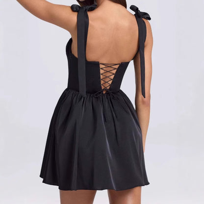 Robe d'été aérienne pour femmes avec une jolie découpe au dos et de charmants nœuds Chic und Stil