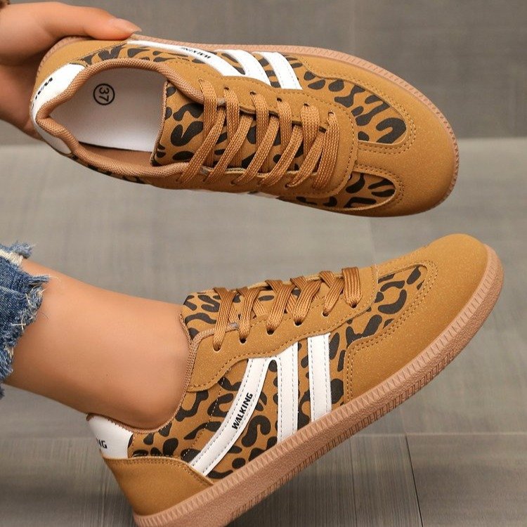 Baskets scintillantes pour dames avec une tige à la mode et une semelle confortable Chic und Stil