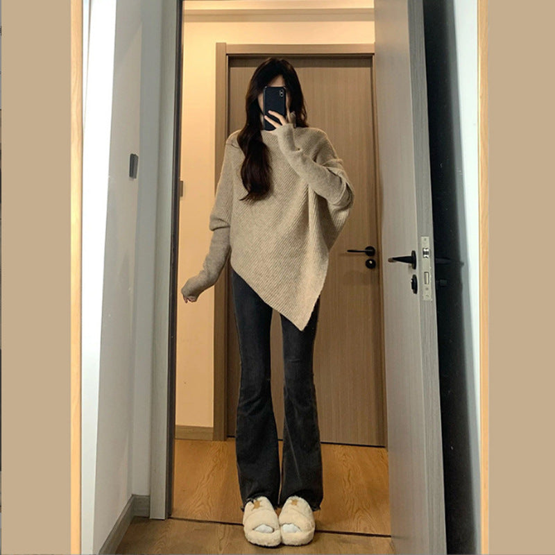Asymmetrical knit sweater for women with a casual oversized design Chic und Stil