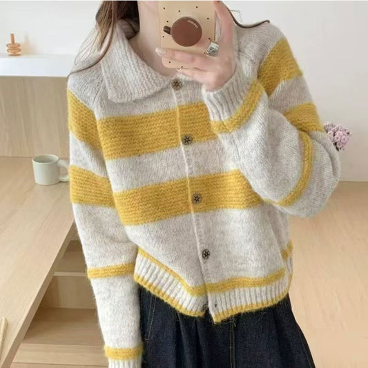 Dames gilet douillet en tricot avec des rayures contrastées et un matériau tricoté doux Chic und Stil