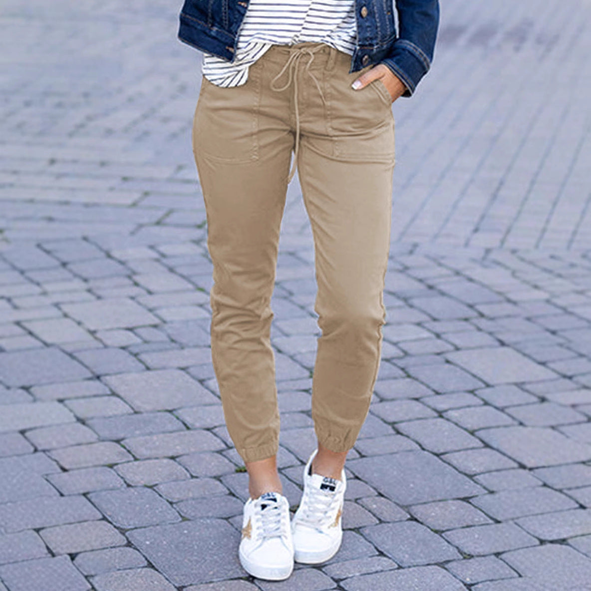 Comfortable cargo pants for women with elastic waist and practical pockets Chic and Style