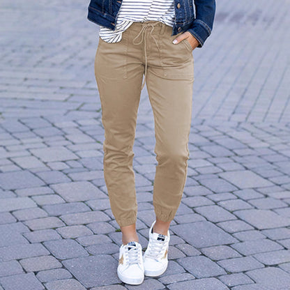 Comfortable cargo pants for women with elastic waist and practical pockets Chic and Style