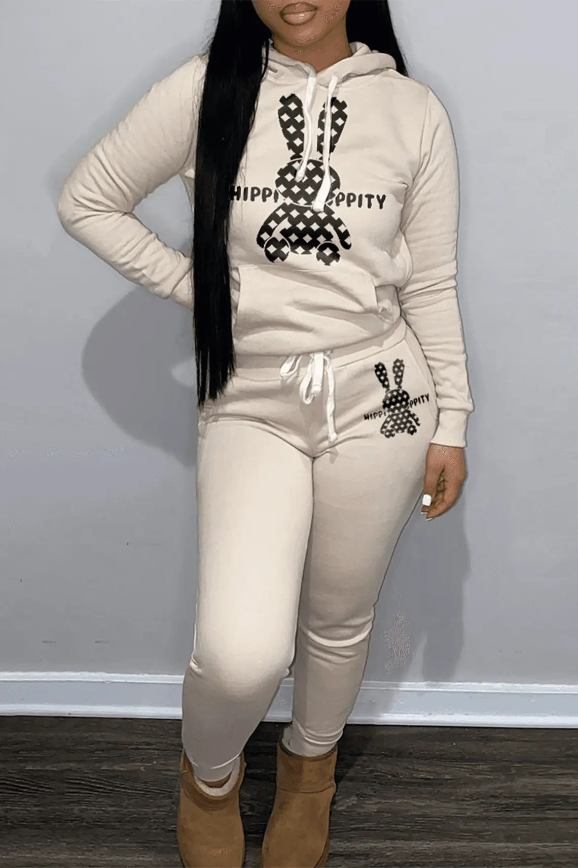 Women's sweatshirt and jogging pants set with a cute bunny pattern Chic und Stil