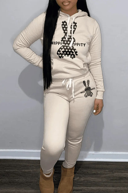 Women's sweatshirt and jogging pants set with a cute bunny pattern Chic und Stil