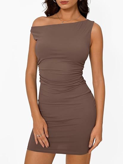 Robe ajustée pour femmes avec décolleté asymétrique et fronces Chic und Stil