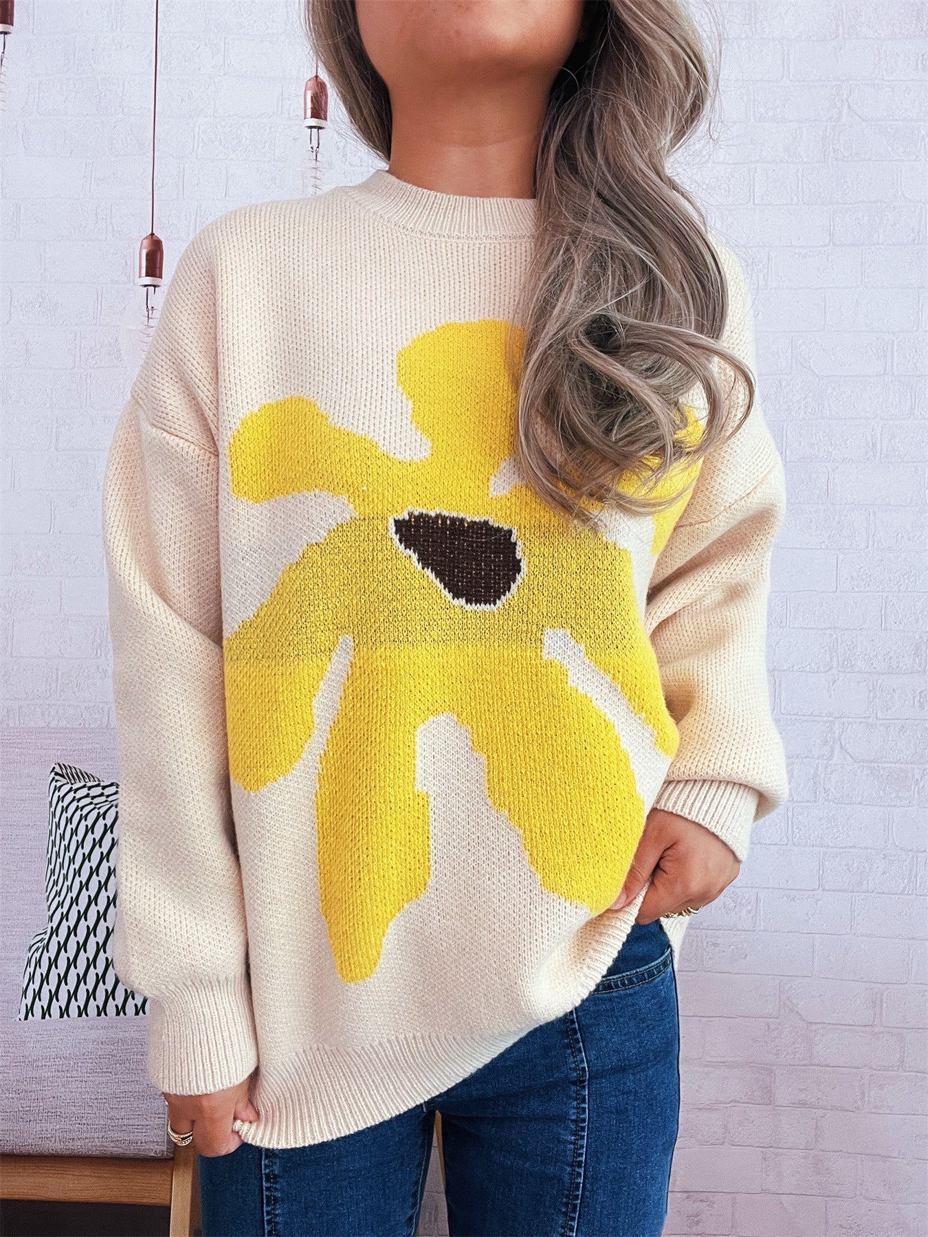 Femmes pull en tricot ludique avec application florale Chic und Stil