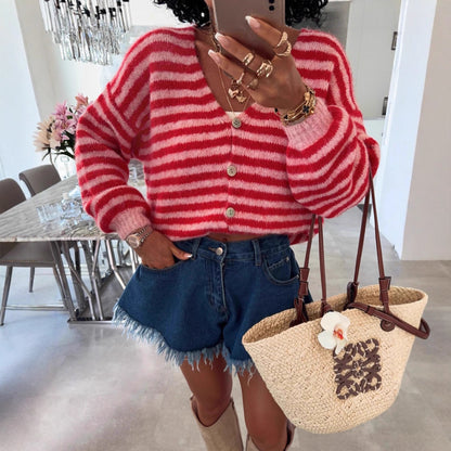 Cardigan en tricot douillet pour dames en laine de haute qualité avec un motif rayé tendance Chic und Stil