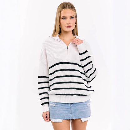 Pull en tricot sportif pour femmes avec demi-zip et motif rayé Chic und Stil