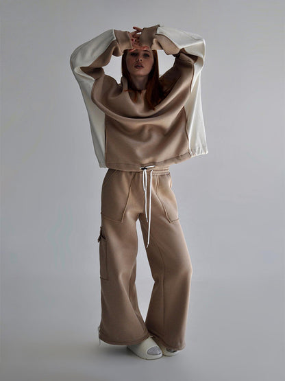 Women's oversized casual sweatshirt with raised collar and comfortable cargo pants Chic and Style