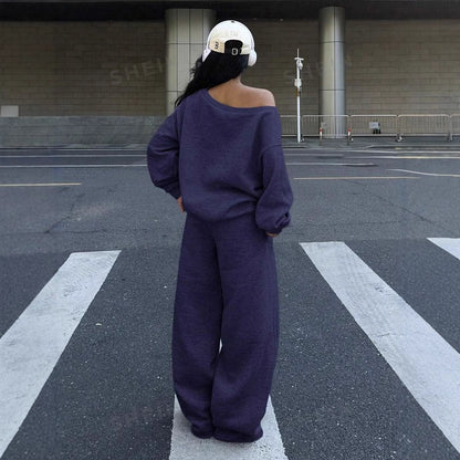 Ladies Oversized Sweatshirt and Relaxed Pants Chic and Style