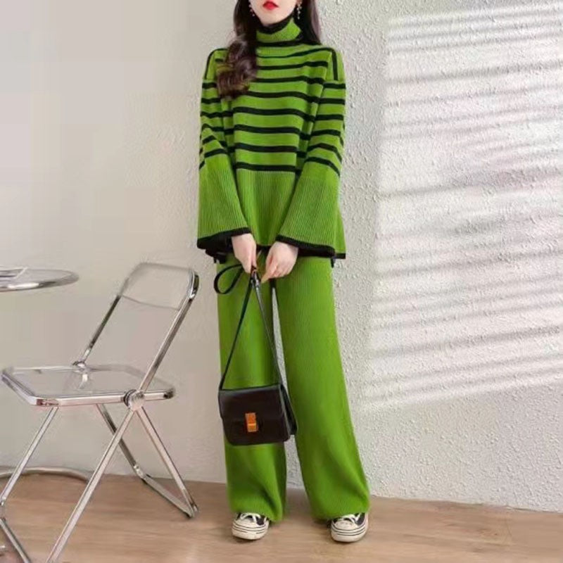 Pull en tricot rayé pour femmes avec une coupe ample et un col haut Chic und Stil